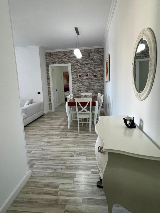 Tirana Center Apartment Esterno foto
